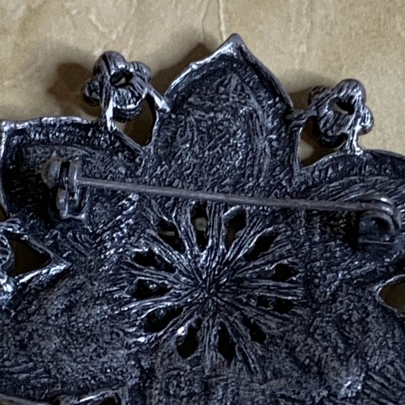 Dark Metal Flower Crystal Brooch - Picture 7 of 9